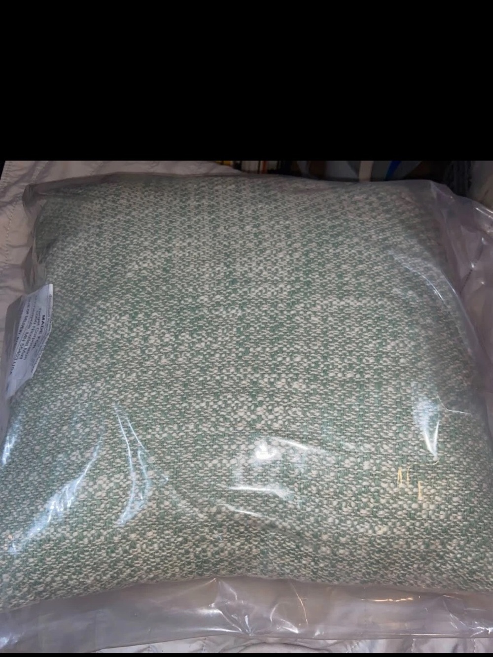 SQUARE THROW PILLOW -ROOM ESSENTIALS-GREEN